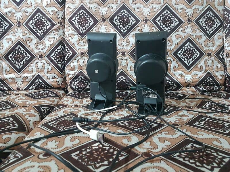 Audionic usb powered speakers good condition 2