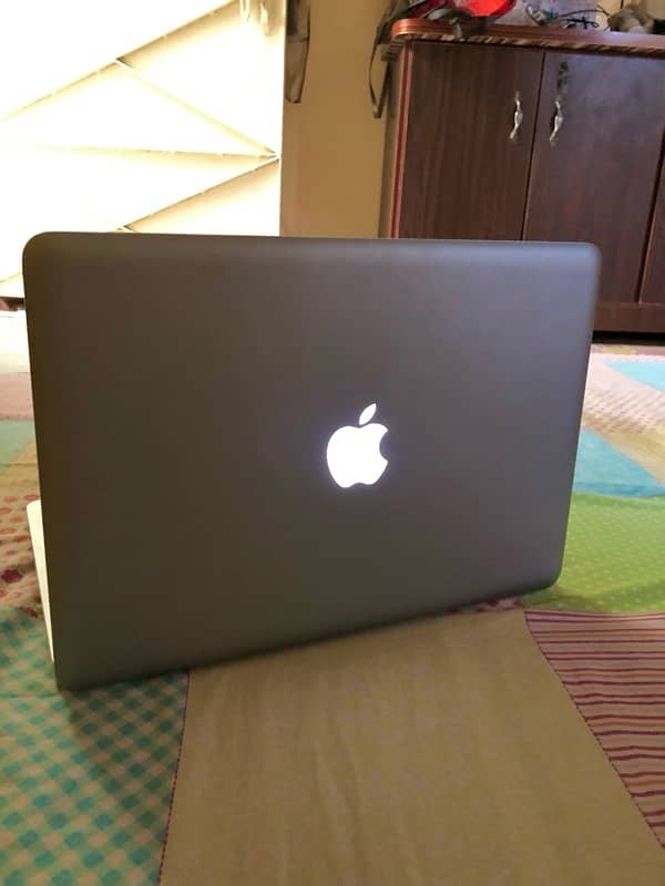 MacBook pro 2012 mid urgent sell 1