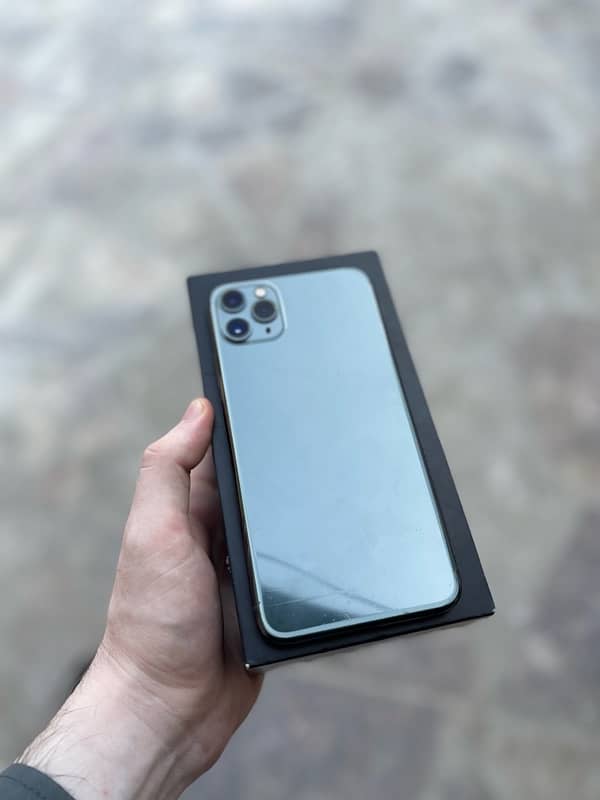 Iphone 11 pro max 256 gb PTA Approved 6