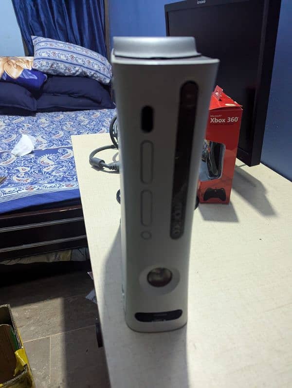 Xbox 360 with LCD 24 inch 5