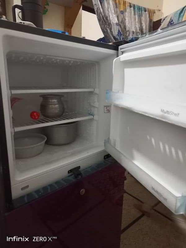 Dowlance fridge model 9160 Medium size 2