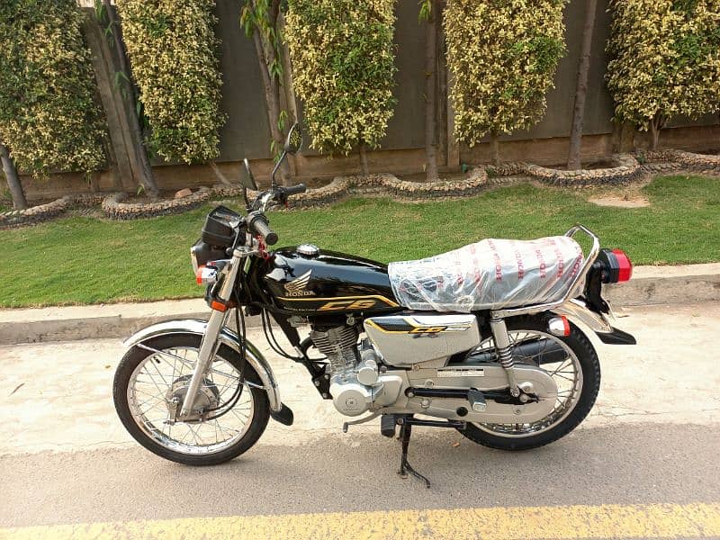 Honda 125 Self Start 2022 end model original 6600 km driven only 1