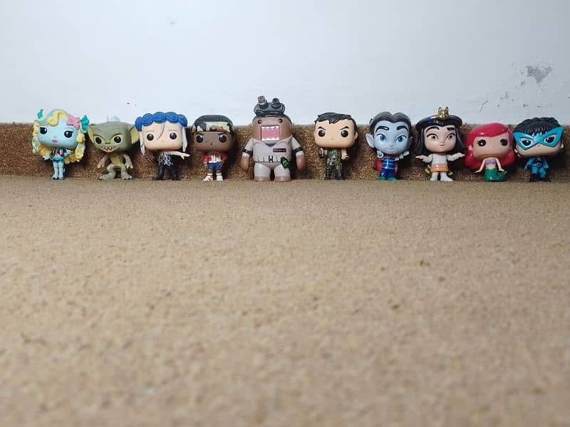 10 preloved Funko pop 0