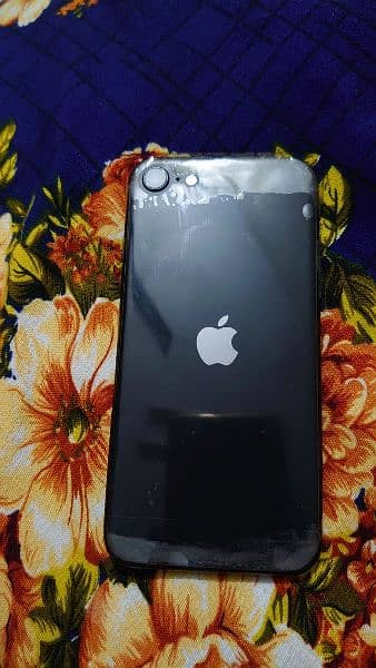 iPhone se 2020 10/10 full lush condition urgent sale krna hai 0