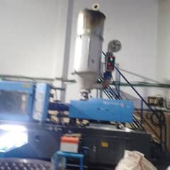 injection molding machine k lya labour ki zarroot hai