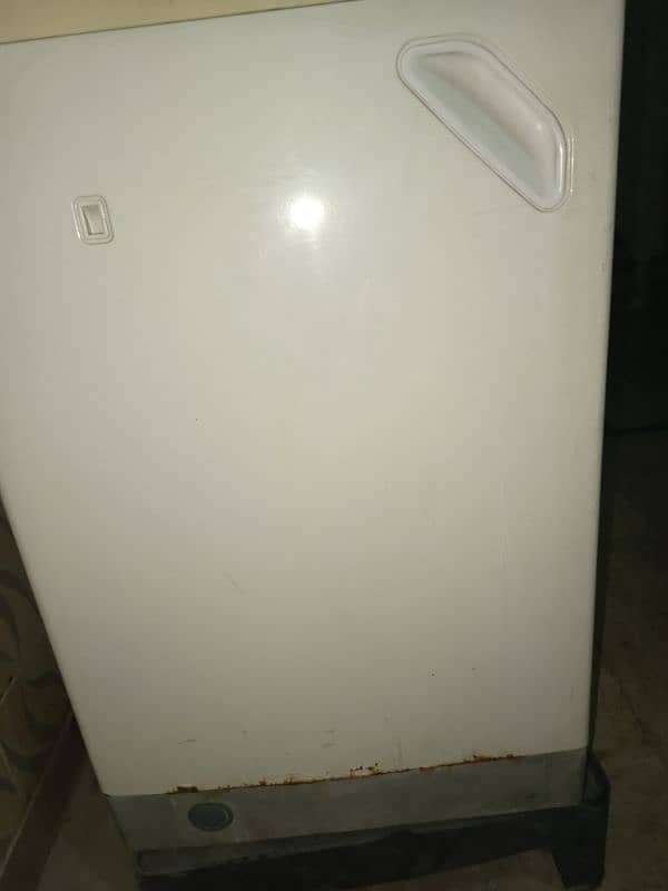 automatic washing machine 10