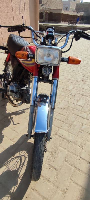 I am selling honda CD 2015 sukkar number . 1