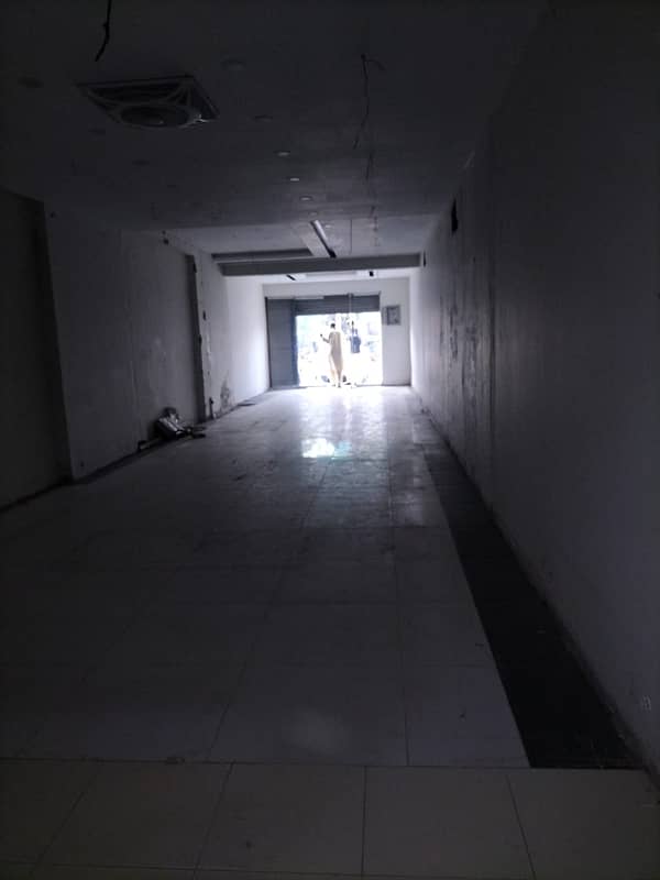 800sqft shop for rent near emporium mall Johar Town 4