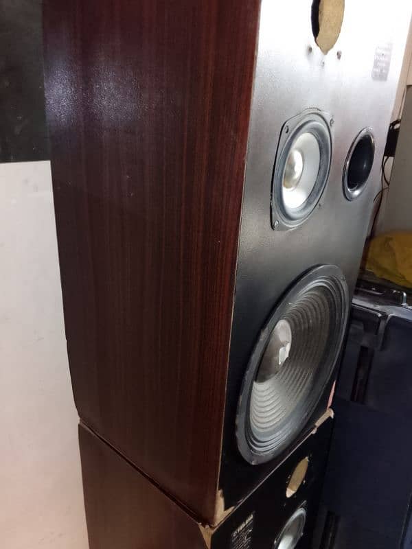 YAMAHA speakers 10 inch 1