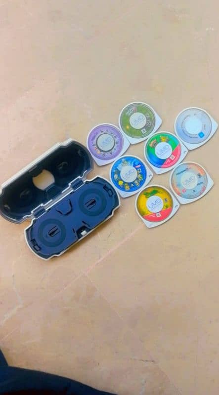 1 psp UMD case, 7 UMD 3