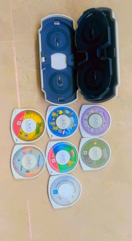 1 psp UMD case, 7 UMD 4