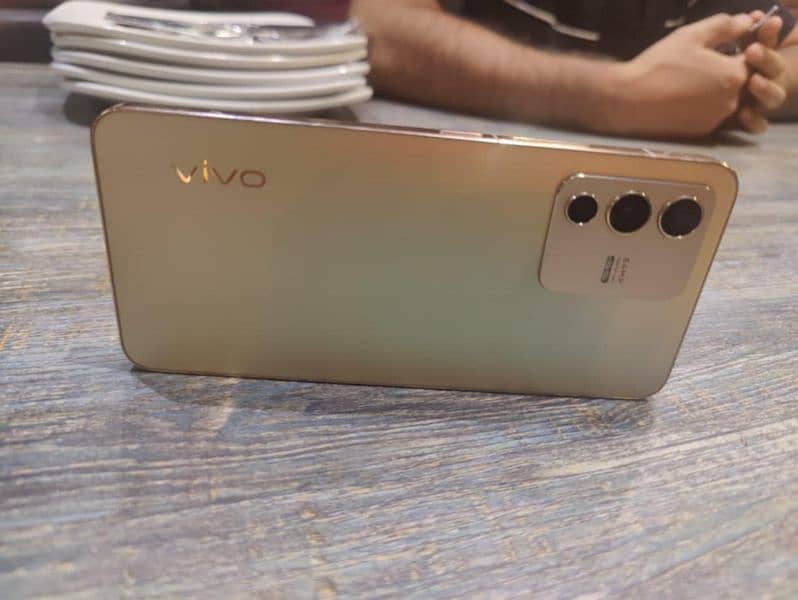 vivo v23 5G full ok original ak hath chla he chargar it box full ok 4