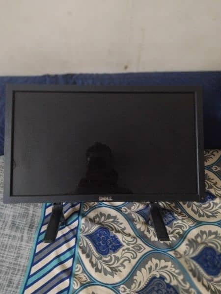 (DeLL lcd) only one month used fresh piece 2