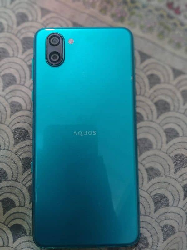 Aquos R3 8