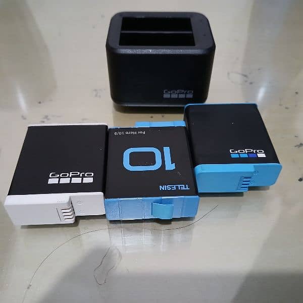 Gopro Hero 9 Black with gopro mediamod 3 batteries and orignal charger 5