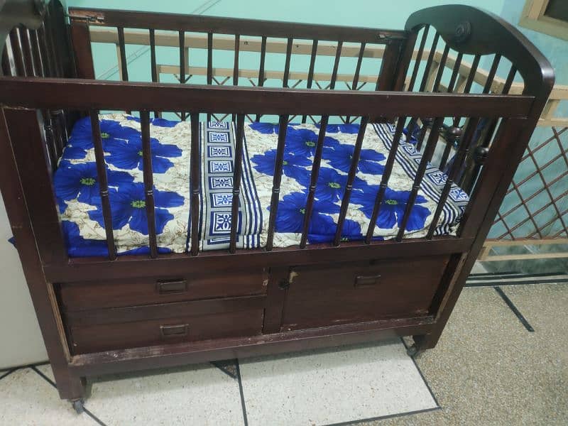 baby cot and swing in excellent condition 5