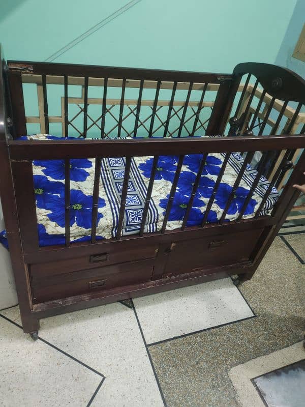 baby cot and swing in excellent condition 6