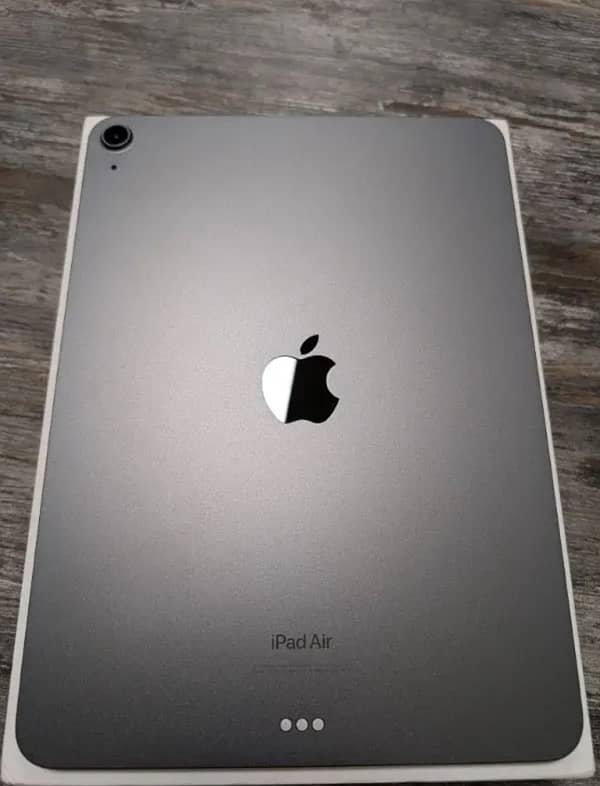 iPad AiR 5 m1 new condition 1