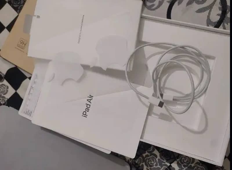 iPad AiR 5 m1 new condition 4