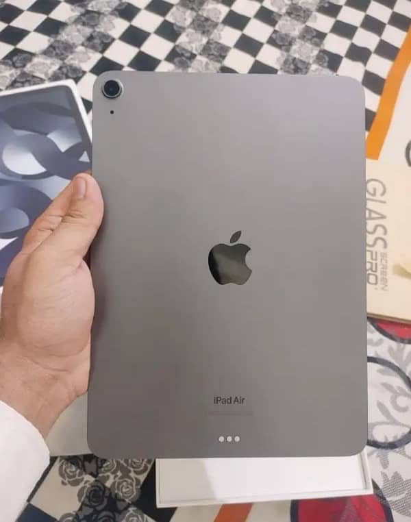 iPad AiR 5 m1 new condition 6