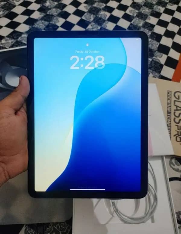 iPad AiR 5 m1 new condition 7