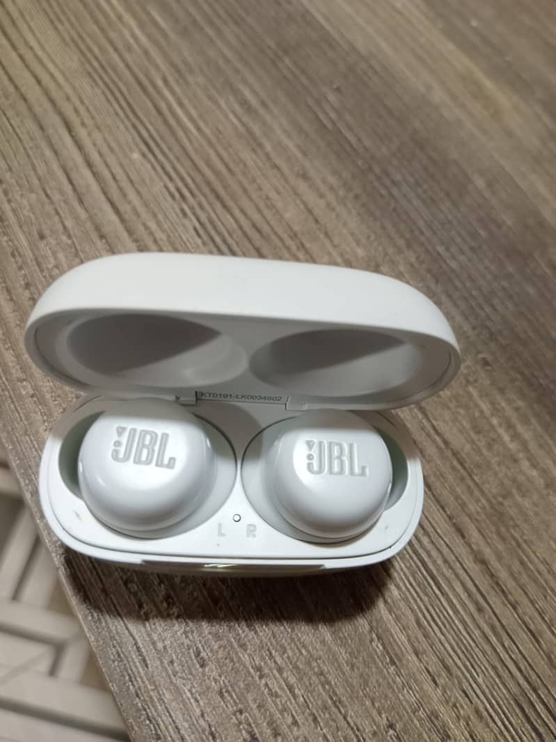 JBL Live Free True Wireless Noise Cancelling Earbuds 0