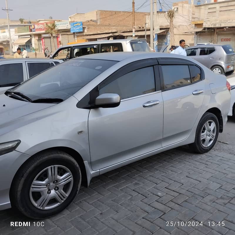 Honda City IVTEC 2013 Honda city 2013 model Islamabad no total genuine 13