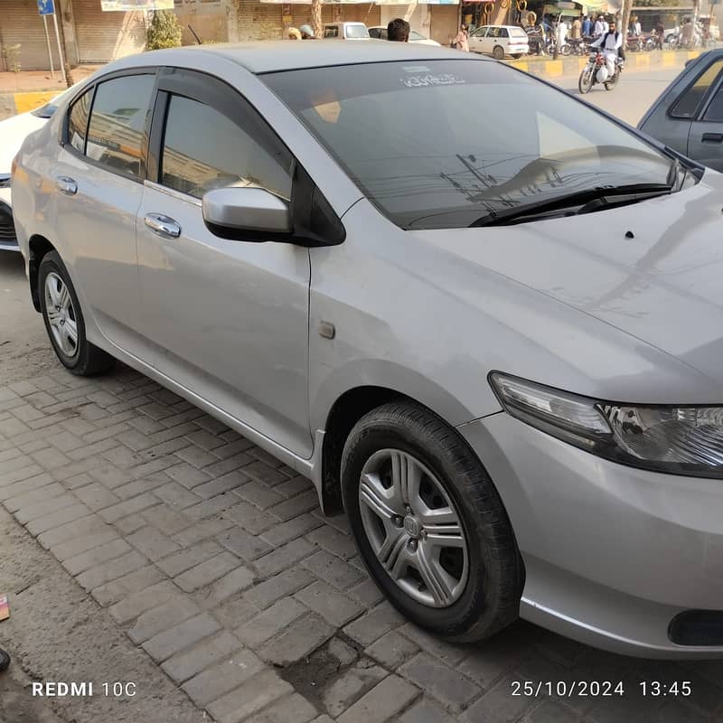 Honda City IVTEC 2013 Honda city 2013 model Islamabad no total genuine 15