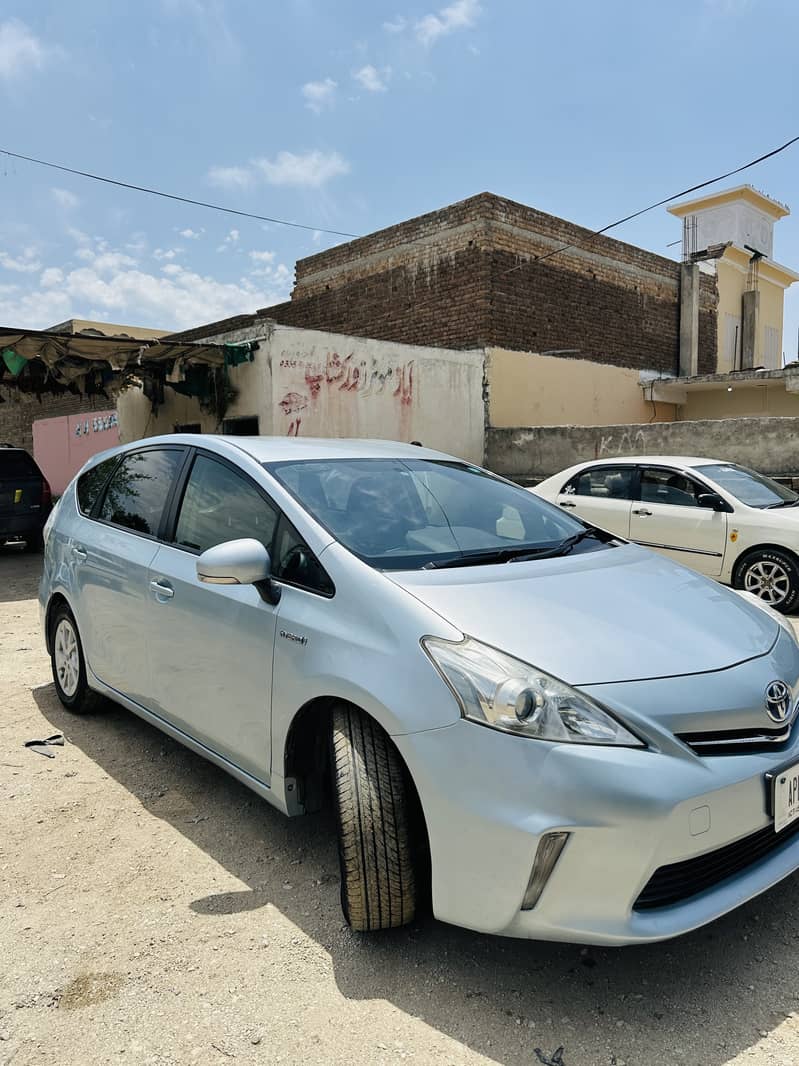 Toyota Prius Alpha 2014 G 2