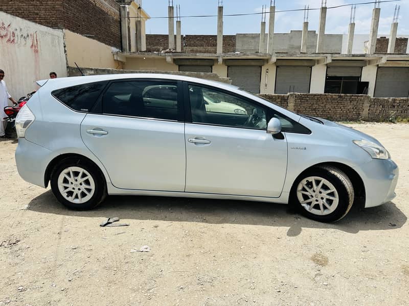 Toyota Prius Alpha 2014 G 3