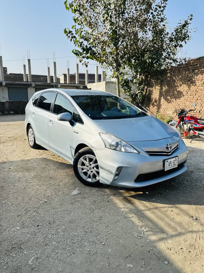 Toyota Prius Alpha 2014 G 8