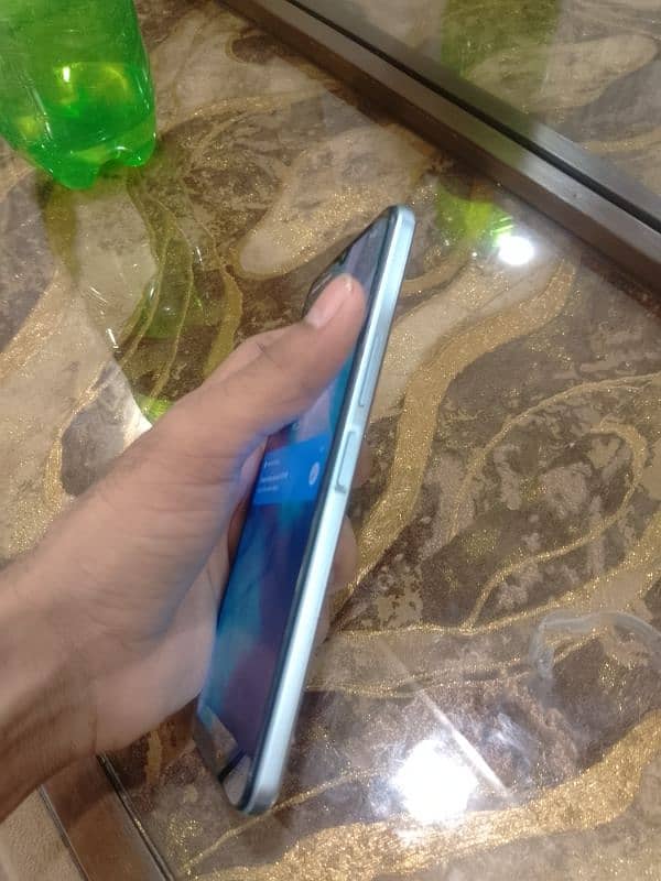 vivo y21 with box 1