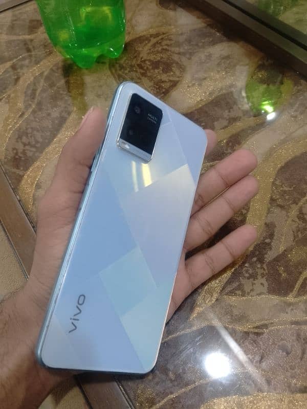 vivo y21 with box 5