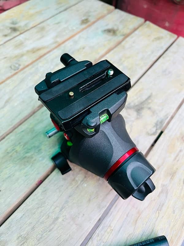 Manfrotto MH055M8-Q5 Photo/ Video Fluid head 6