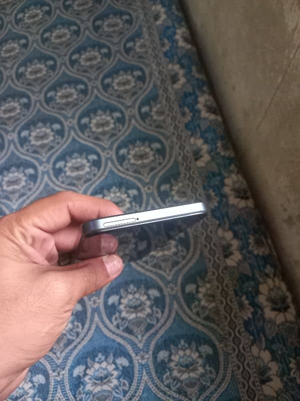 vivo y 17s 6/128 urgent sale 4