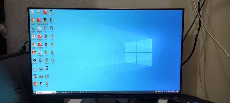 Dell 24 Inch Borderless Monitor 1