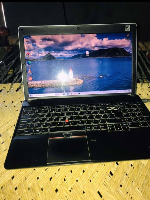 Lenovo Thinkpad AMD A-4500 with 4th generation processor 0