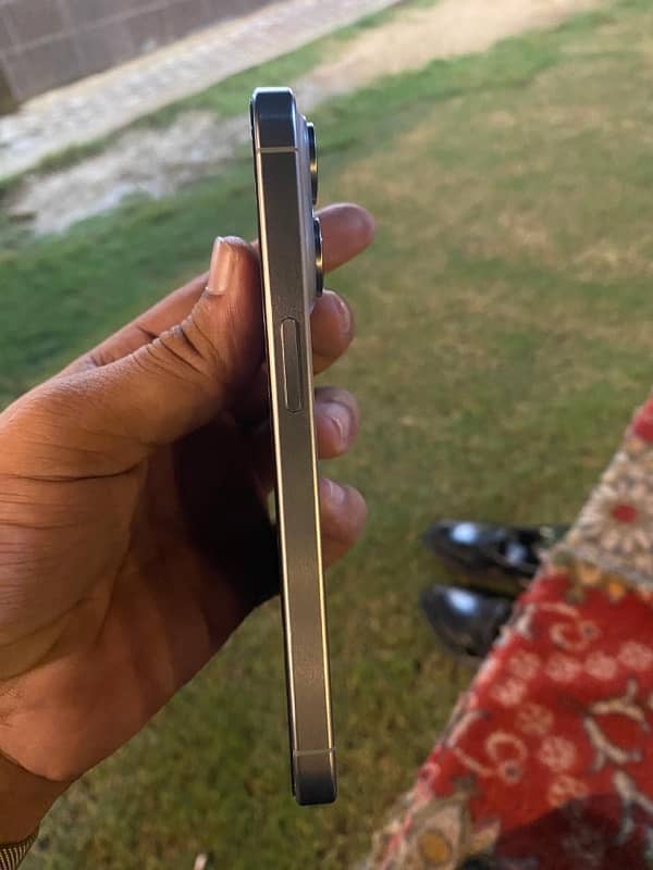 IPHONE 15 PRO 256gb 5