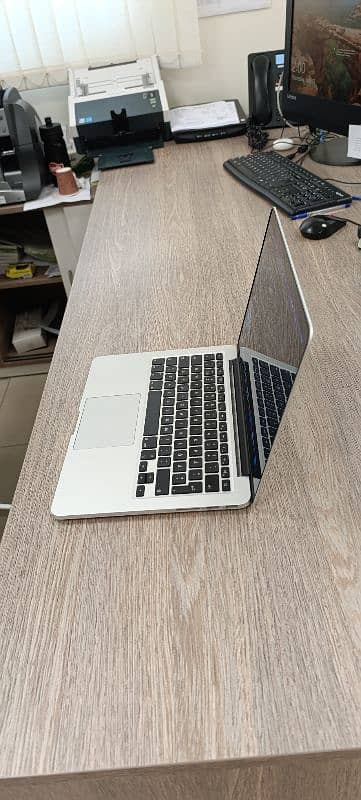 MacBook Pro 2015 - i5 Apple Macbook 1