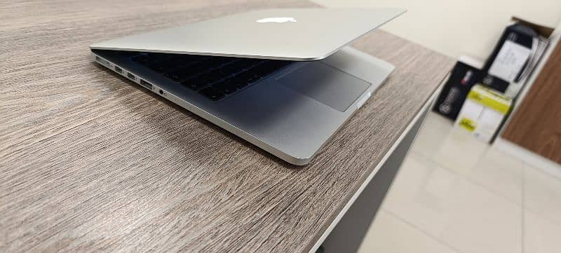 MacBook Pro 2015 - i5 Apple Macbook 5