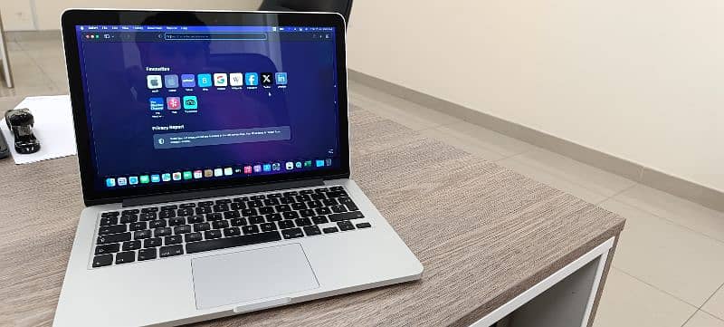 MacBook Pro 2015 - i5 Apple Macbook 9