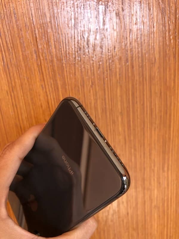 iphone xs with original charger and cable 8