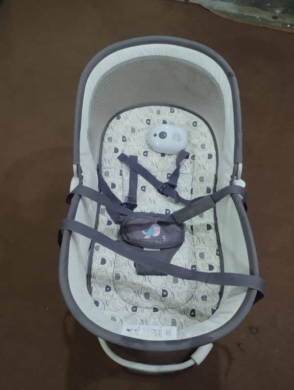 Mastela 6 In1 Deluxe Multi-Functional Bassinet 1