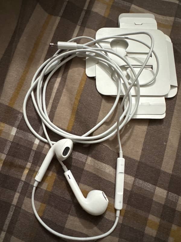 Apple Earphones wired | lightning | ORIGINAL 0