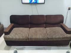 6 seated sofa in good condition