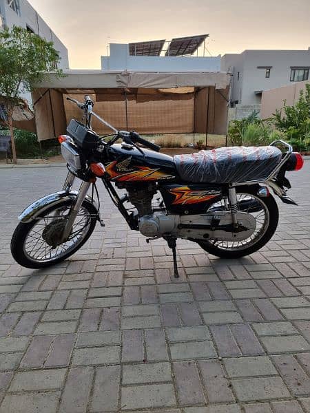 Honda CG125 Black. Excellent Condition 2