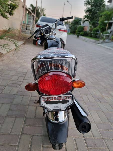 Honda CG125 Black. Excellent Condition 4