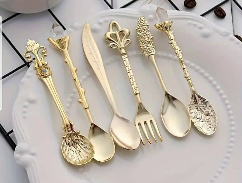 6 fancy golden dinner/soup and 6 mini dessert spoons with stand 0