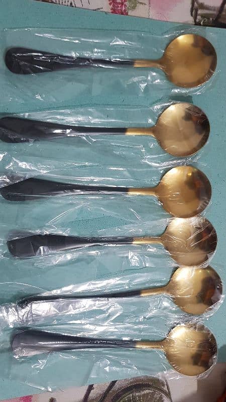 6 fancy golden dinner/soup and 6 mini dessert spoons with stand 2