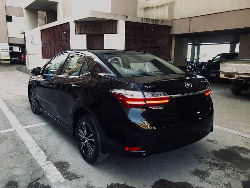 Toyota Corolla Altis CVT-I 2017-18 5